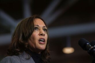 kamala-harris-pede-“leis-sensatas”-de-seguranca-de-armas-apos-tiroteio-nos-eua