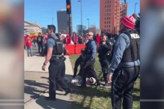 policia-prende-suspeito-em-tiroteio-durante-desfile-de-vitoria-do-super-bowl