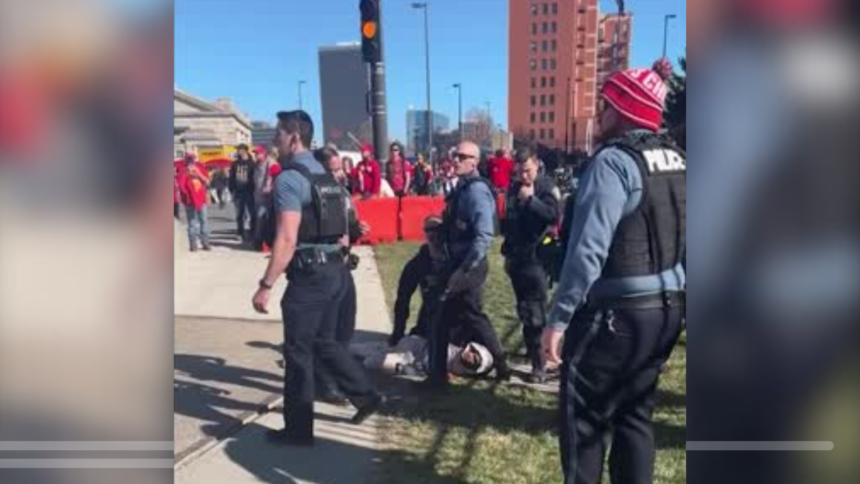 policia-prende-suspeito-em-tiroteio-durante-desfile-de-vitoria-do-super-bowl