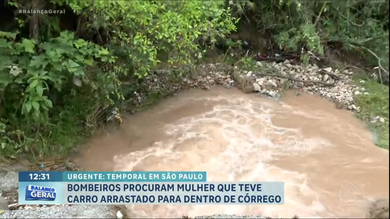 bombeiros-fazem-buscas-para-encontrar-mulher-que-teve-carro-levado-pela-correnteza-na-grande-sp