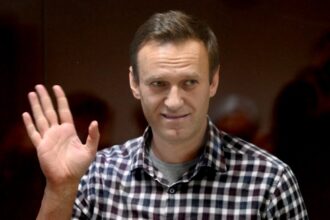 navalny:-mais-de-350-pessoas-sao-presas-na-russia-em-manifestacoes-por-morte-de-opositor