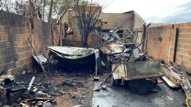 restou-cinzas:-familia-pede-ajuda-apos-incendio-destruir-casa