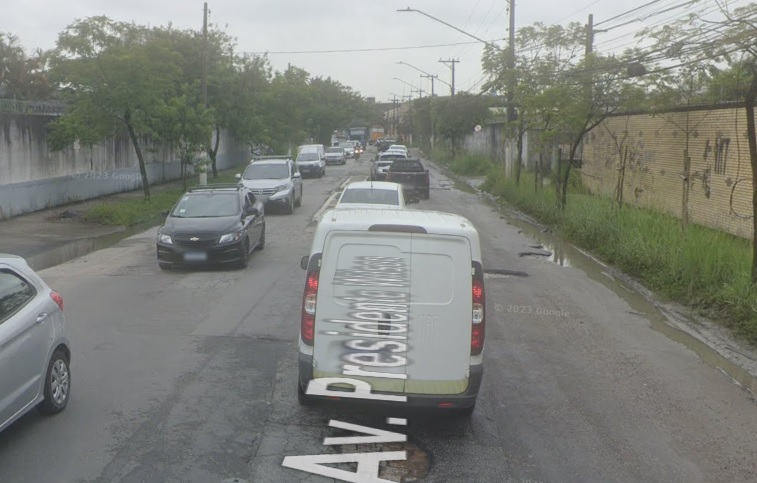 motociclista-fica-ferido-apos-queda-na-avenida-presidente-wilson