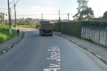 acidente-entre-dois-carros-deixa-feridos-na-avenida-jose-belo