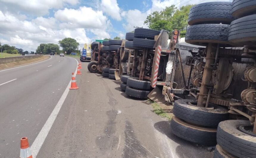 carreta-tomba-na-rodovia-raposo-tavares-em-presidente-prudente