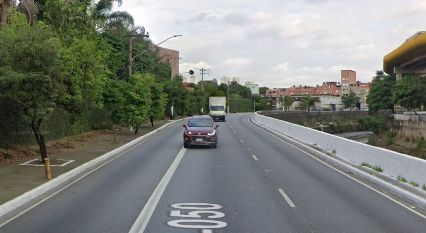 acidente-entre-moto-e-carro-deixa-homem-ferido-na-avenida-do-estado