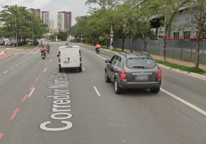 acidente-entre-dois-carros-deixa-homem-ferido-na-avenida-general-ataliba-leonel