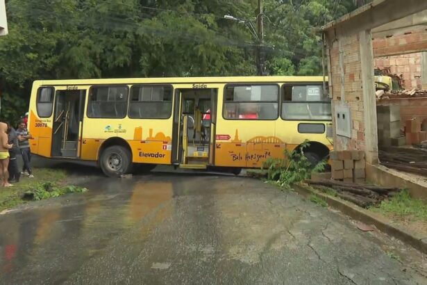 belo-horizonte-(mg):-onibus-da-linha-308-bate-em-muro-na-regiao-do-barreiro-e-deixa-feridos