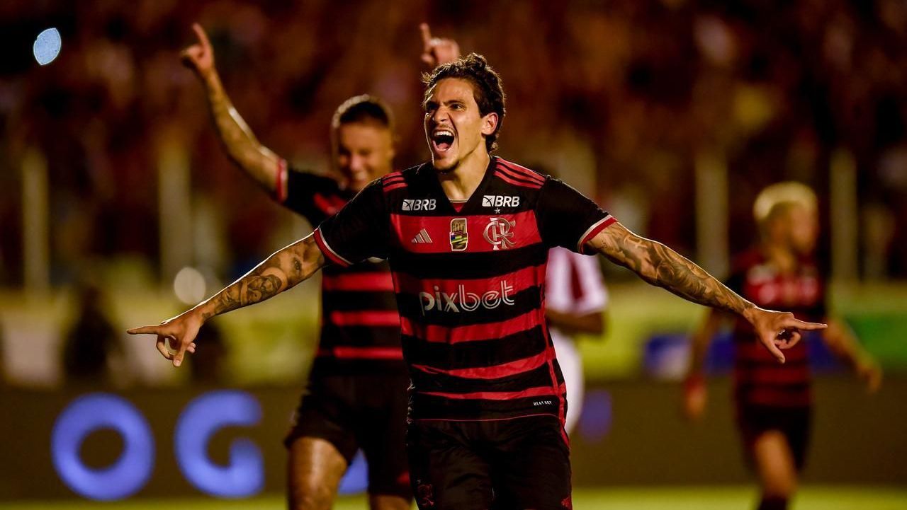 vaiado-pela-torcida-do-flamengo,-pedro-tem-media-de-um-gol-por-jogo-em-2024