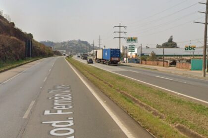 incendio-em-veiculo-interdita-rodovia-fernao-dias-em-cambui