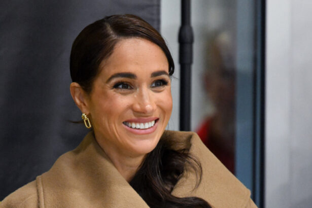 meghan-markle-faz-uma-mudanca-no-visual-e-quase-ninguem-percebe;-entenda