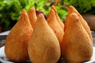 descubra-como-fazer-3-receitas-de-coxinha-simples-e-deliciosas-em-casa