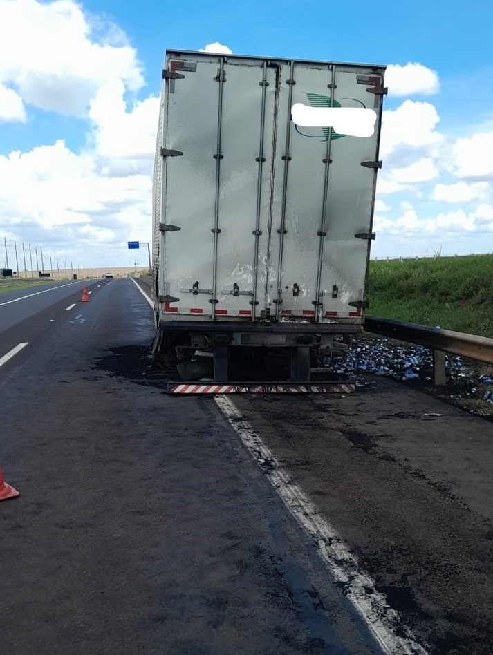 incendio-em-carreta-na-sp-333-em-florinia