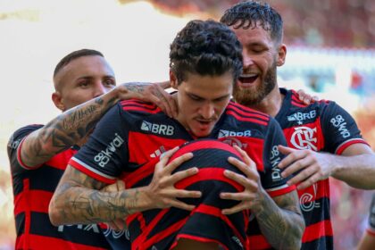 flamengo-vence-fluminense-com-golaco-e-encaminha-titulo-da-taca-guanabara