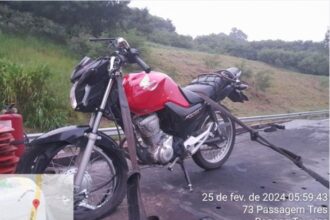 moto-colide-com-defensa-e-deixa-feridos-no-rodoanel-em-sp