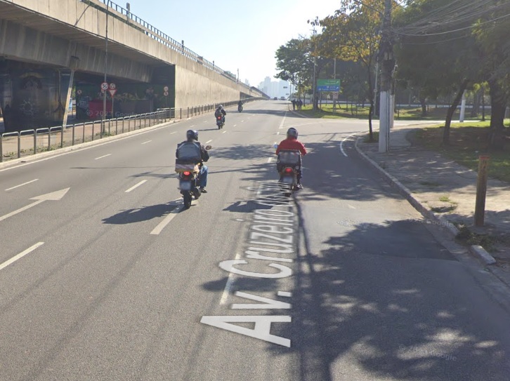 acidente-entre-carro-e-moto-deixa-homem-ferido-na-avenida-cruzeiro-do-sul