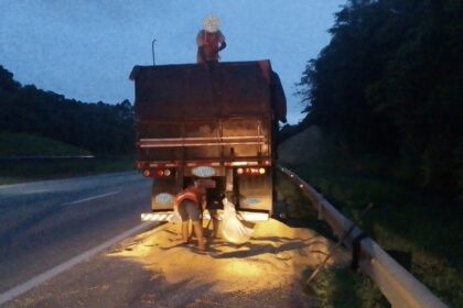 derramamento-de-carga-bloqueia-parcialmente-rodoanel-em-sp