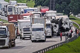 engavetamento-entre-tres-veiculos-deixa-feridos-na-rodovia-dos-bandeirantes-em-jundiai