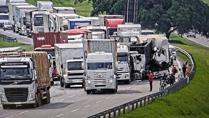 engavetamento-entre-tres-veiculos-deixa-feridos-na-rodovia-dos-bandeirantes-em-jundiai