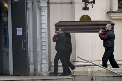 funeral-de-navalny-tem-primeira-pessoa-presa,-segundo-grupo-de-direitos-humanos