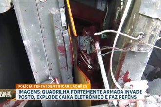 quadrilha-invade-posto-de-gasolina,-explode-caixa-eletronico-e-faz-refens;-cameras-registraram-a-acao