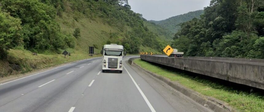 colisao-envolvendo-veiculos-interdita-rodovia-regis-bittencourt-em-miracatu