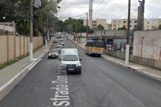 automovel-colide-com-muro-e-deixa-um-ferido-na-estrada-dom-joao-nery