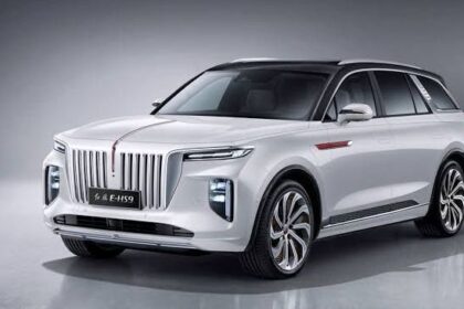 hongqi:-a-historia-da-marca-que-comecou-fazendo-copias-de-carros-de-luxo