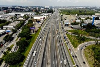 ccr-riosp-e-empresarios-discutem-avancos-nas-obras-da-rodovia-dutra-em-guarulhos