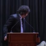 estudante-desmaia-durante-discurso-de-javier-milei-em-escola;-veja-o-momento