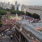 em-alerta-por-ameacas-e-retrocessos,-feministas-argentinas-marcham-contra-politicas-de-milei