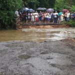 em-ubatuba-(sp),-defesa-civil-e-exercito-trabalham-na-reconstrucao-de-estragos-provocados-por-temporal