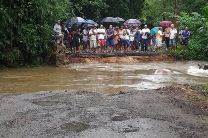 em-ubatuba-(sp),-defesa-civil-e-exercito-trabalham-na-reconstrucao-de-estragos-provocados-por-temporal