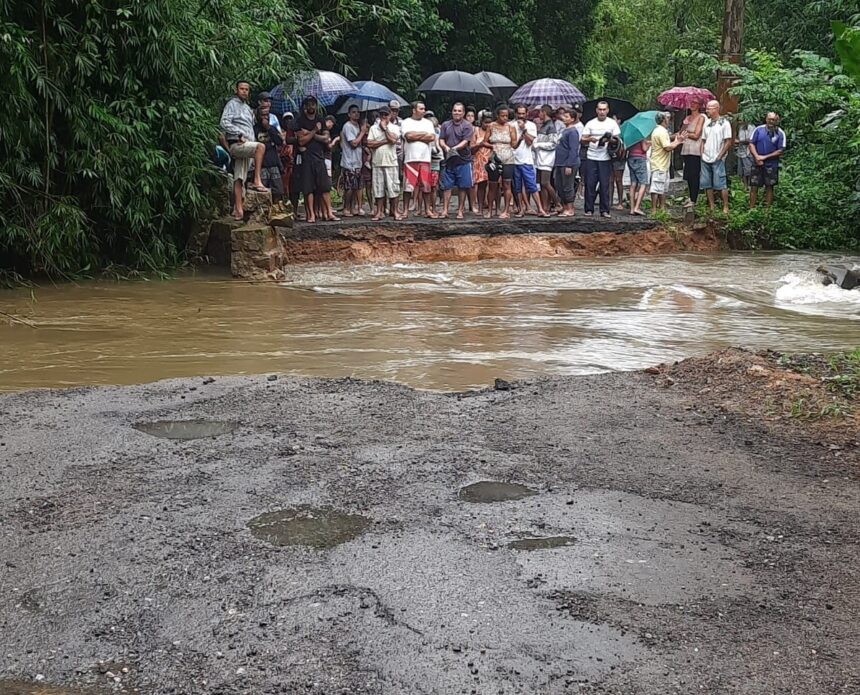 em-ubatuba-(sp),-defesa-civil-e-exercito-trabalham-na-reconstrucao-de-estragos-provocados-por-temporal