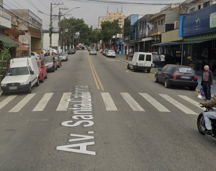 acidente-entre-automovel-e-moto-deixa-homem-ferido-na-avenida-santa-catarina