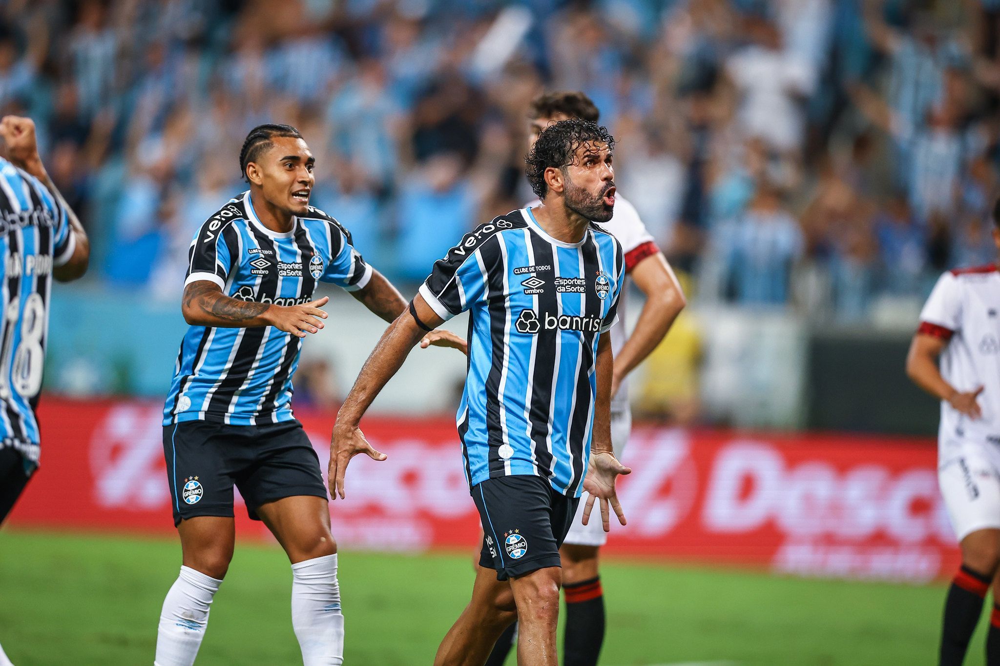 gremio-vence-brasil-de-pelotas-e-garante-classificacao-a-semifinal-do-gauchao