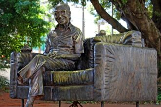 escultura-de-manoel-de-barros-sera-revitalizada