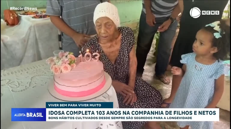 conheca-a-vovo-alzira,-que-aos-103-anos-e-inspiracao-para-seus-filhos,-netos,-bisnetos-e-tataranetos