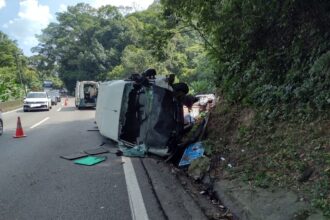 tombamento-de-van-deixa-feridos-na-rodovia-anchieta-em-cubatao