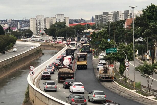 colisao-entre-carro-e-moto-deixa-homem-ferido-na-avenida-aricanduva