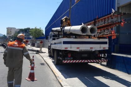 veiculo-colide-com-poste-na-avenida-maria-teresa-em-campo-grande