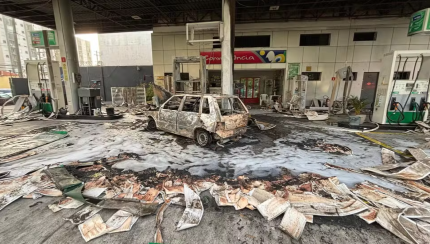 homem-colide-carro-em-posto-de-combustiveis-e-incendeia-estabelecimento-na-zona-norte-de-sao-paulo