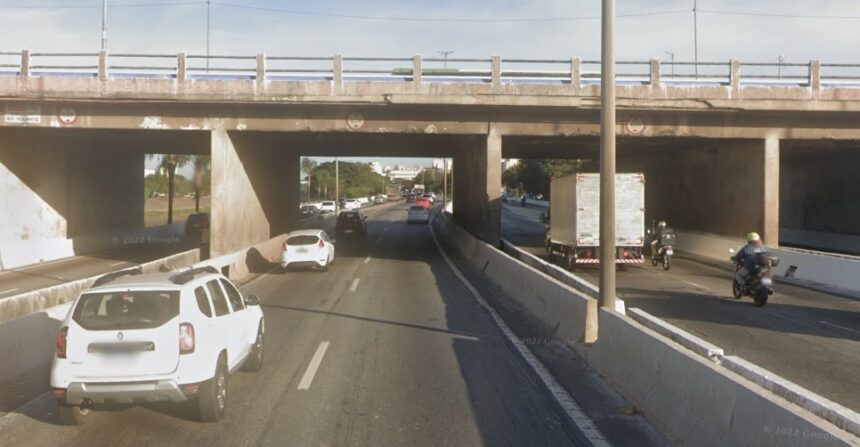 acidente-entre-carro-e-caminhao-na-marginal-tiete