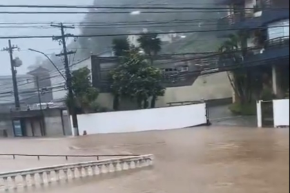 mae-e-tres-filhos-sao-soterrados-apos-deslizamento-de-terra-em-petropolis-(rj)