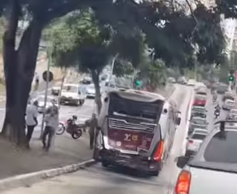 colisao-entre-onibus-da-campo-belo-na-estrada-de-itapecerica