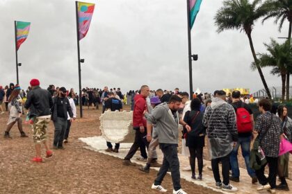 lollapalooza-2024:-producao-coloca-tapumes-para-tentar-conter-lama-no-festival