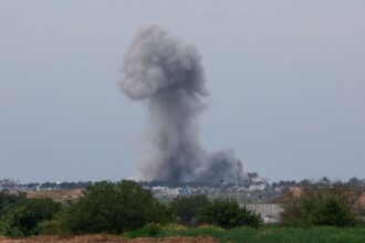 pelo-menos-19-palestinos-mortos-enquanto-aguardavam-ajuda-em-gaza,-dizem-autoridades