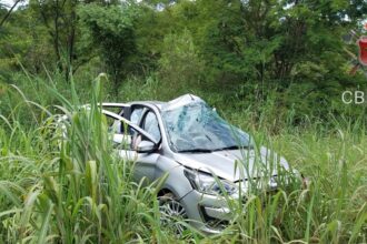 carro-colide-com-poste-no-riacho-fundo-i-e-motorista-e-conduzido-em-estado-grave-para-o-hospital