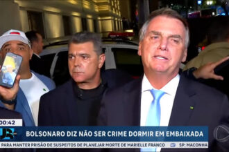 bolsonaro-responde-a-questionamentos-sobre-visita-a-embaixada-da-hungria:-‘ha-crime?’