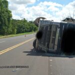 carreta-tomba-e-deixa-um-ferido-na-sp-294-em-tupa